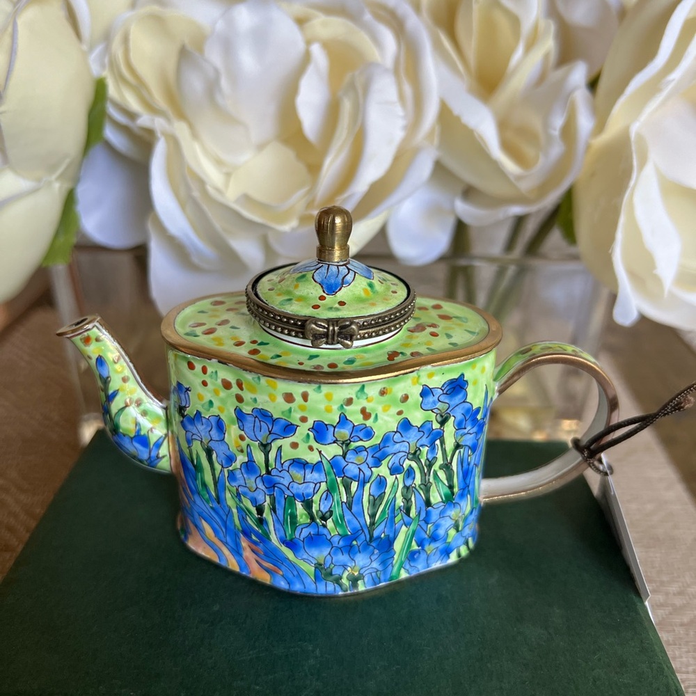 Vincent - Kelvin Chen Enamel Mini Hand Painted
Teapot - Very Rare